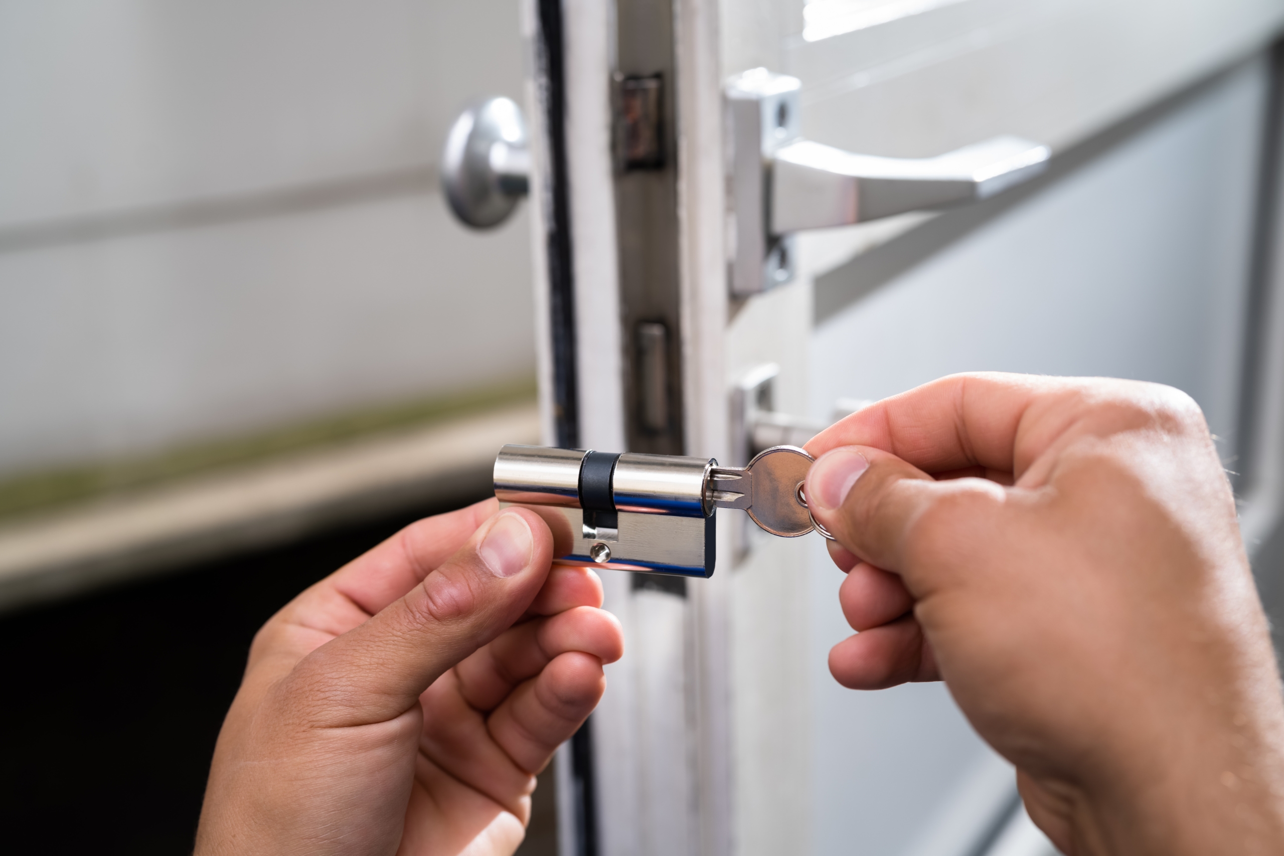 Expert Locksmith Services Tips_ Preventing Lockouts And Enhancing Home Security